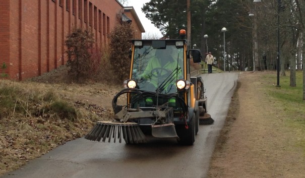 Bild på sandsopning med maskin